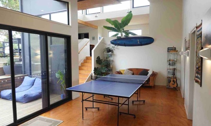 Carlton House | Beachside Family Surf Retreat