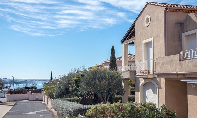 Bouzigues Apartment | Beachside Garden Apartment in Bouzigues - 2 Keys, Parking Included