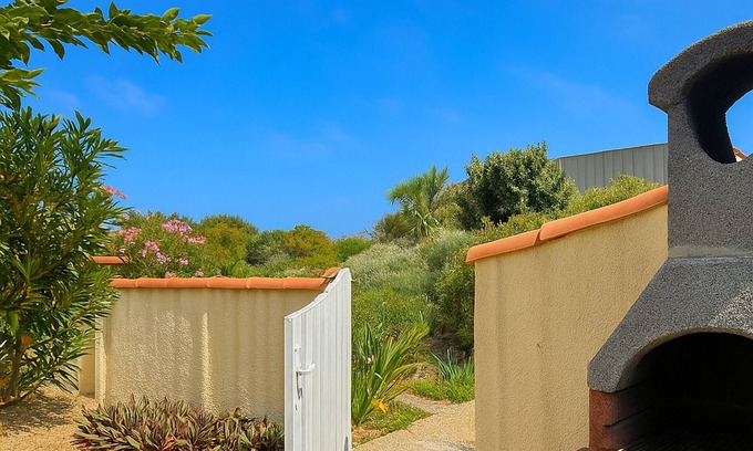 Torreilles-Plage House | Beachside Getaway in Torreilles - Cozy 2BR House for Couples/Families