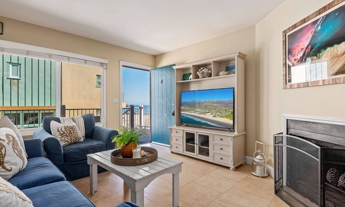 Carpinteria Condo | Beachside Getaway - Oceanfront Escape in Carpinteria