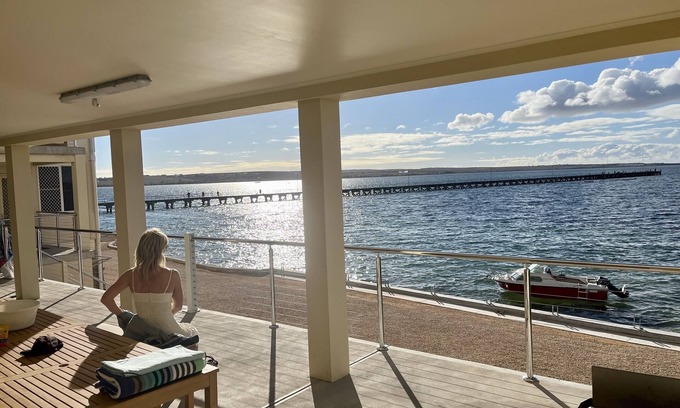 Ripon Apartment | Beachside & Jetty View Apartment 1 (Admiral Apartment)