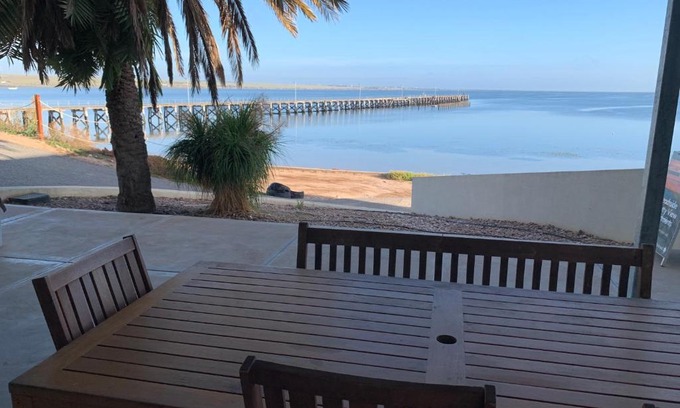 Ripon Apartment | Beachside & Jetty View Apartment 6 - Captain's Apt