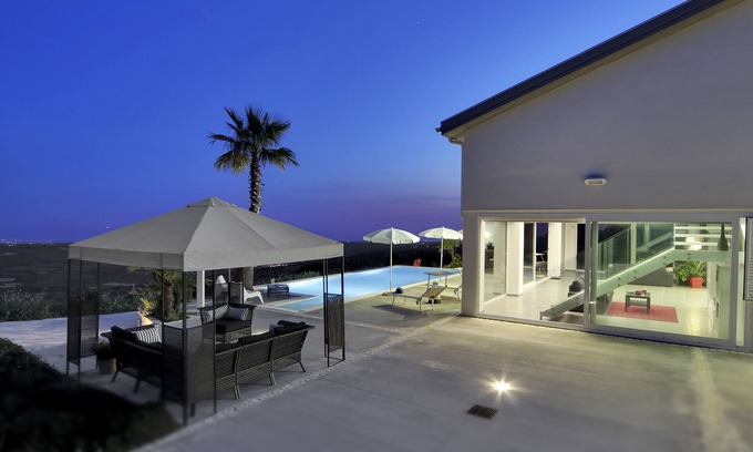 Ragusa Villa | BEACHSIDE, LUXURY APARTMENT