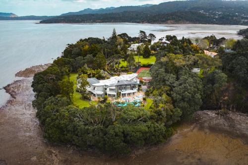 Laingholm Apartment | Beachside Luxury - Laingholm Holiday Apartment