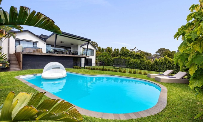 Mount Eliza House | Beachside Luxury with bay views.Mount Eliza