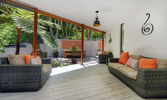 Sapphire Beach House | Beachside Manor - beachfront at Sapphire Beach