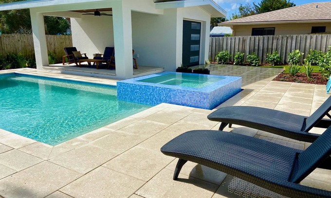 Boardwalk House | BEACHSIDE peninsula pvt house, POOL/HOT TUB, Steps to Beach, Quiet, Allergy-free
