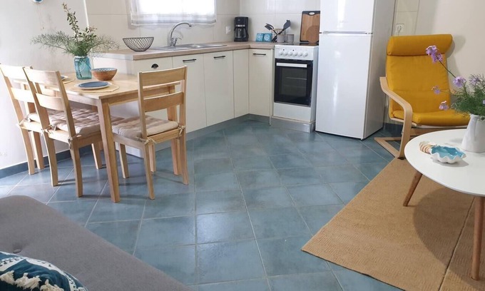 Mirties Apartment | Beachside Retreat - Sleeps 4, Terrace & Views