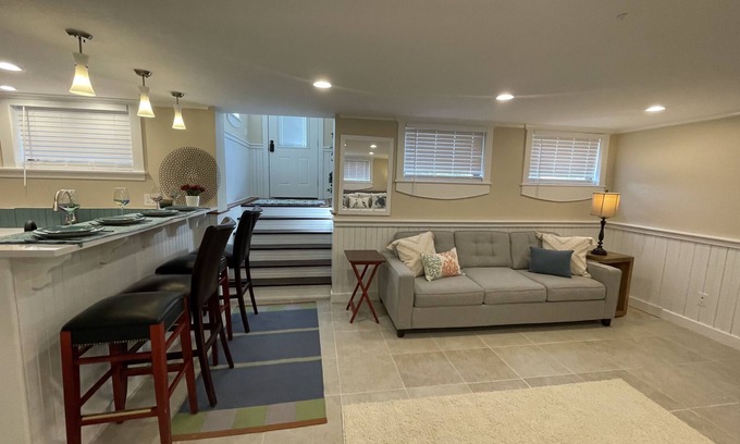 West Dennis Apartment | Beachside Studio centrally-located 5min. from the beach