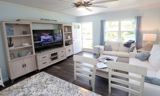 Marco Island Condo | Beachside Studio