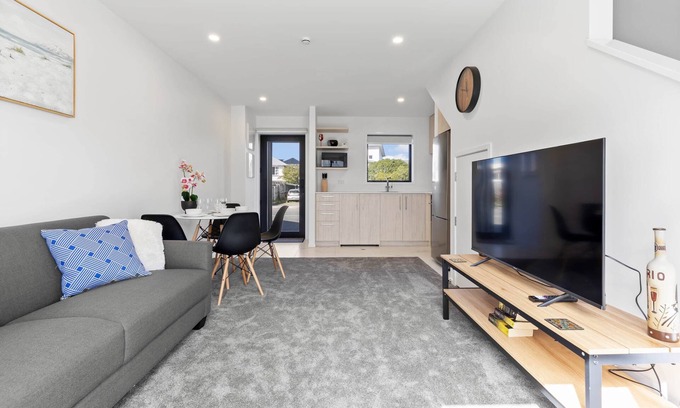 New Brighton Apartment | Beachside Townhouse - New Brighton