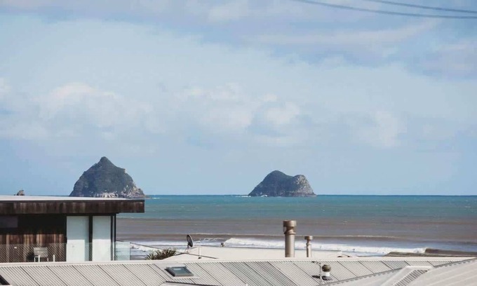 Rewa House | Beachside Townhouse in New Plymouth