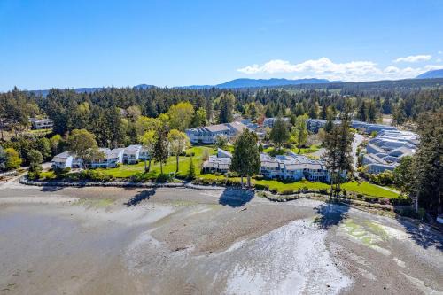 Regional District of Nanaimo House | Beachside Townhouses at The Pacific Shores Strata Property