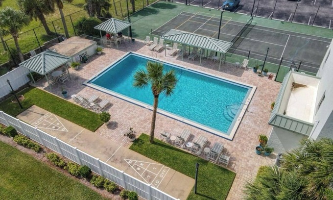 Orlando Heights Condo | Beachside! Spacious 2-Bedroom Condo with Pool, AC & WiFi in Daytona Beach Shores