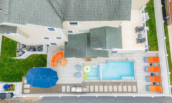 A-Zone House | Beachside Villa, Pool & Hot Tub open till October!