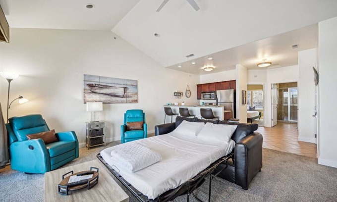 Lake Delton Condo | Beachview Twin #1 at Delton Grand (428)