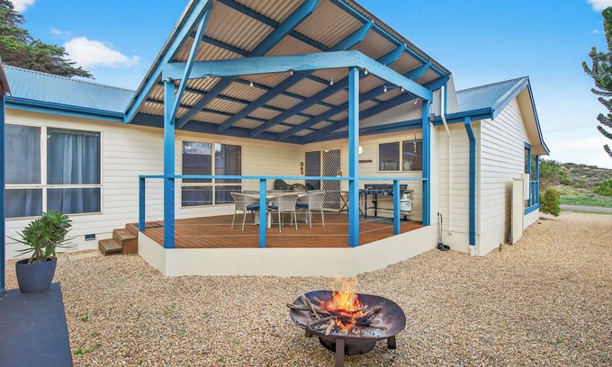 Goolwa Beach House | Beachwood – Fabulous Front-Row at Goolwa Beach | Pet Friendly