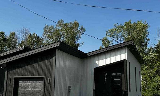 Wasaga Beach House | Beachwood Heights- close to the Beach and Blue Mountain