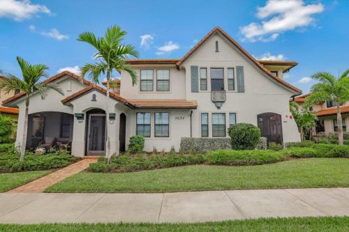 Naples House | Beachy condo in Artesia with pool, gym and pickleball