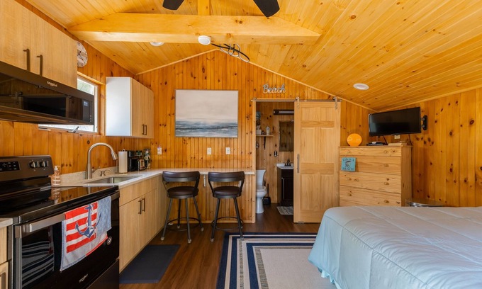 Ocean Bay Park Apartment | Beachy cottage steps from ocean with A/C & outdoor shower