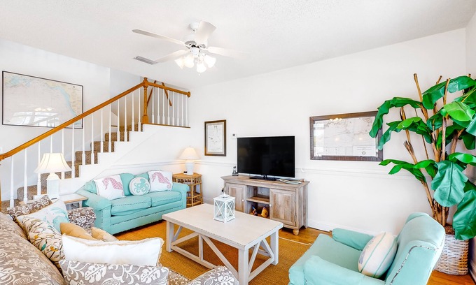 Audubon Place House | Beachy Duplex w/Full Kitchen, High-Speed WiFi, Central AC, and Washer/Dryer!