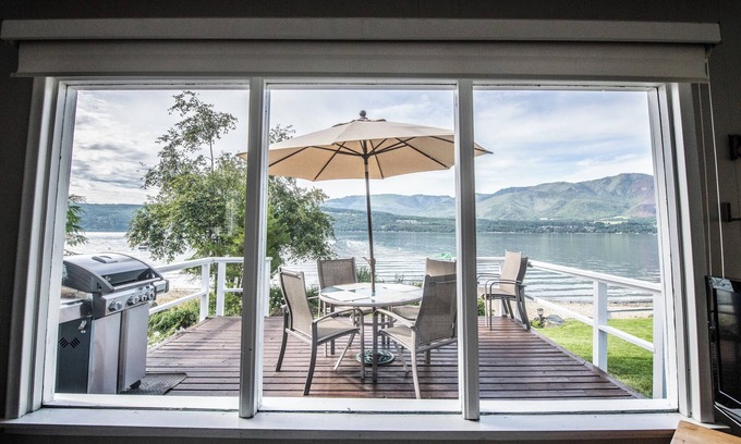 Scotch Creek Cabin | Beachy family cabin right on Shuswap Lake