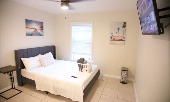 Lakeland House | Beachy Oasis Queen Bedroom with Shared Lavatory