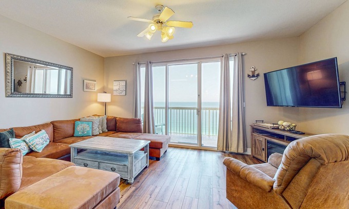 Miramar Beach Condo | Beachy oceanfront condo w/beach access, shared pools and hot tub, & free WiFi