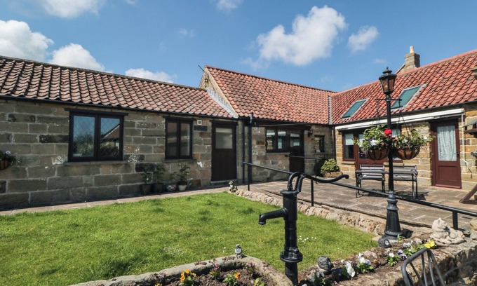 Burniston Cottage | BEACONSFIELD COTTAGE, family friendly, with a garden in Scalby