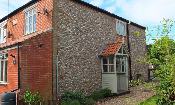 Briston House | Beaconsfield Cottage