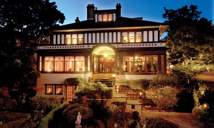 Fairfield Bed & Breakfast | Beaconsfield Inn