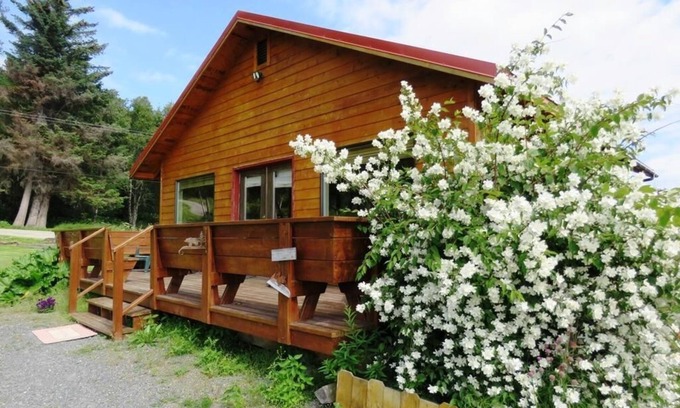 Kachemak House | Bear Canyon Cottages - Bird House