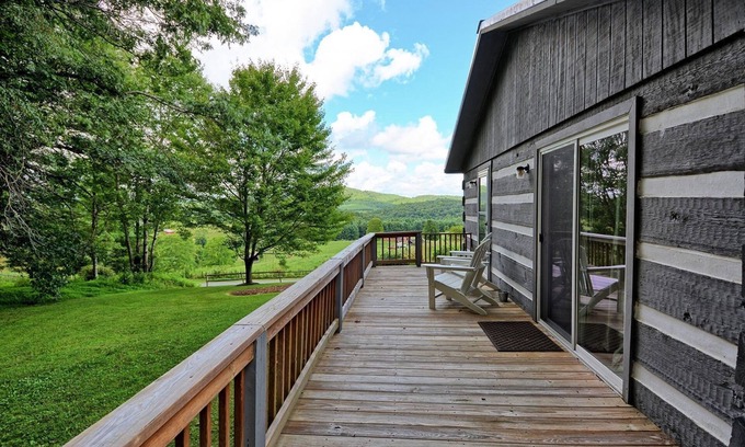 Jefferson Cabin | Bear Creek Cabin-2 BR/2BA Cabin, Mountain Views, WIFI, Gas FP