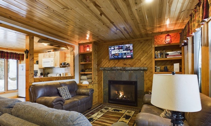 Shingleton Cabin | Bear Den-Secluded 2 Bedroom Cabin Located in the Hiawatha National Forest.