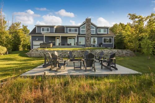 Maple City House | Bear Feet Retreat
