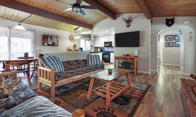 Three Rivers House | Bear Hollow by Sequoia National Park