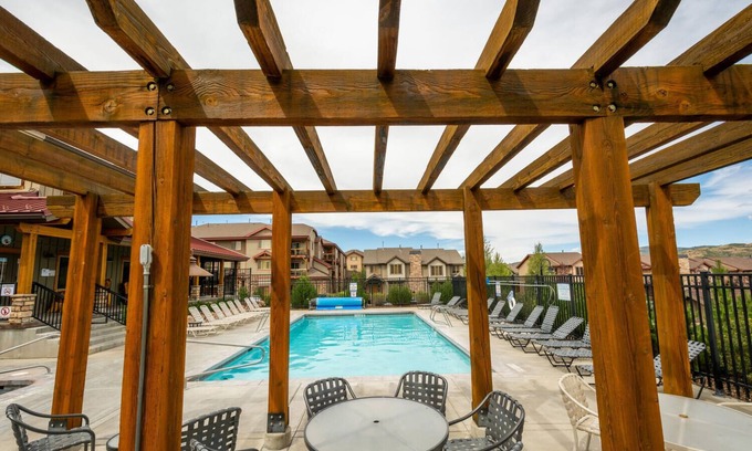 Bear Hollow Village Condo | Bear Hollow @Park City! Pool Hot Tub Fireplace