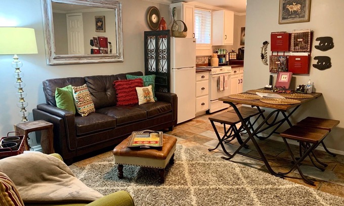 St. Elmo Improvement League Apartment | Bear House 1890, Stinson Suite, Perfect Getaway, Walk to Cafes, Outdoor Activity