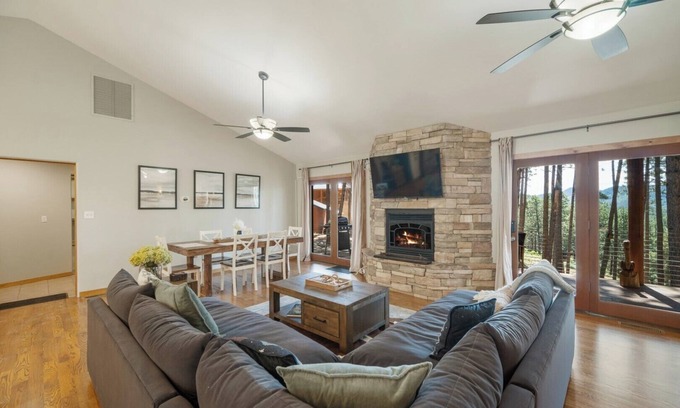 Forest Lakes House | Bear Hug Retreat! 3BD/2.5BA Tranquil Mt Home