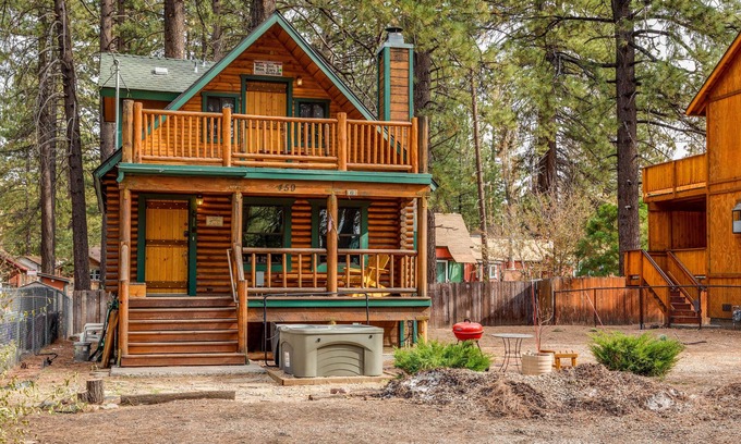 Big Bear Lake House | Bear Lake Hideaway: Two Story Log Cabin w fireplace & hot tub. Walk to the lake!