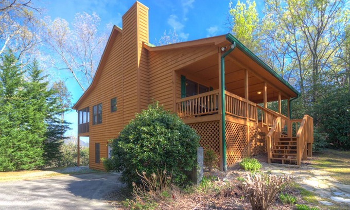 Cleveland Cabin | Bear Path- Dog Friendly Cabin with Mtn Views, Game Room and Hot Tub. Near Helen