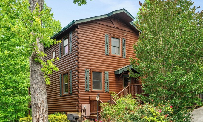 Hemlock Hills Cabin | Bear Path Lodge - Hot Tub, Fireplace, Game Room, Minutes to Gburg, Wooded Views