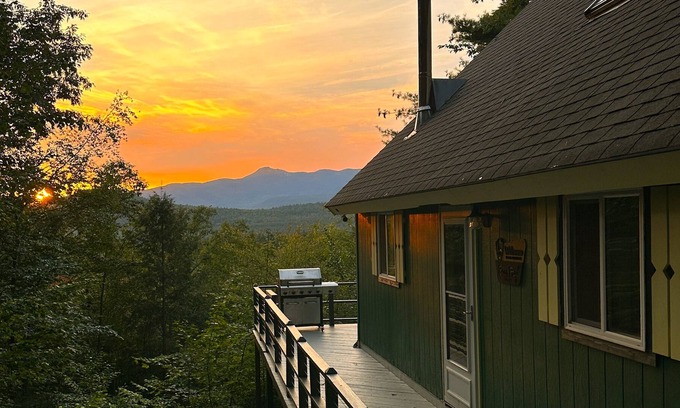 Eidelweiss Village Ski Chalet | Bear Paw Chalet - Mountain View