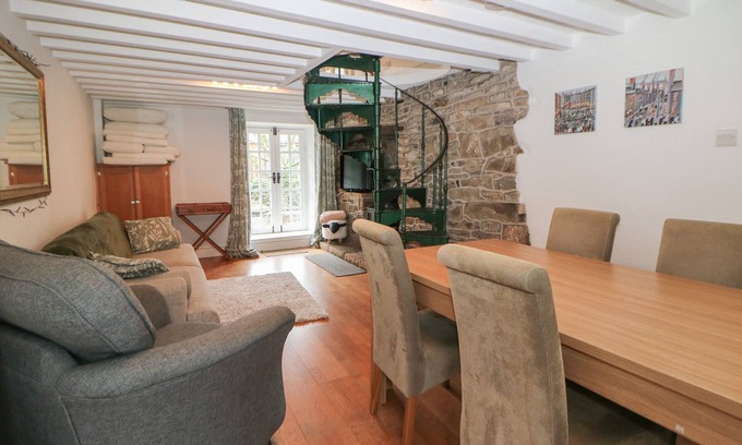 Hayfield Cottage | BEAR PIT COTTAGE, family friendly, with open fire in Hayfield