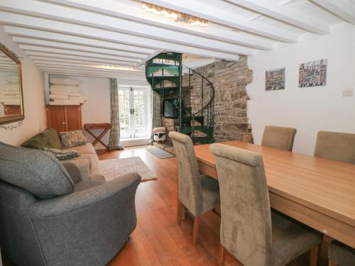 Hayfield House | Bear Pit Cottage