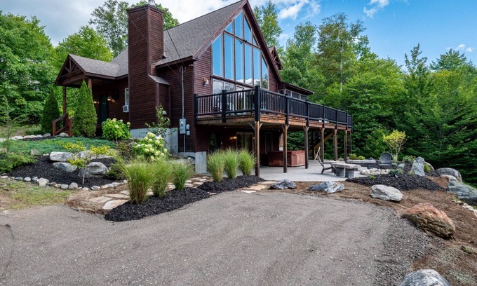 Sunday River Area Ski Chalet | Bear Ridge- Spacious Chalet Minutes to Sunday River