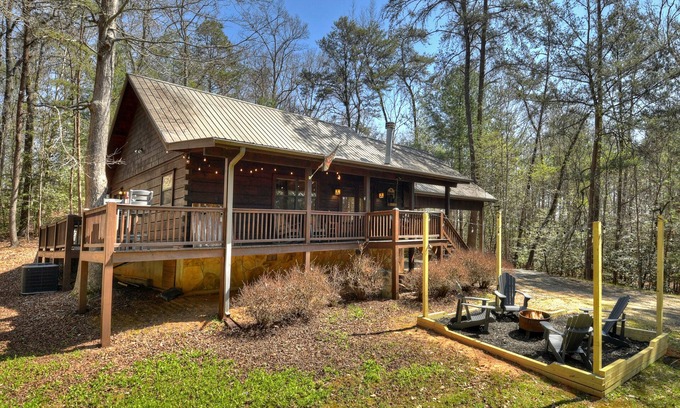 Mineral Bluff Cabin | Bear River offers secluded paradise, pet-friendly, minutes from Toccoa River, boasting a hot tub, firepit, and tranquil ambiance