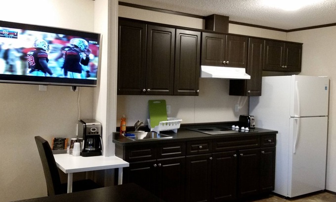 Shaunavon Hotel | Bear's Den Lodge