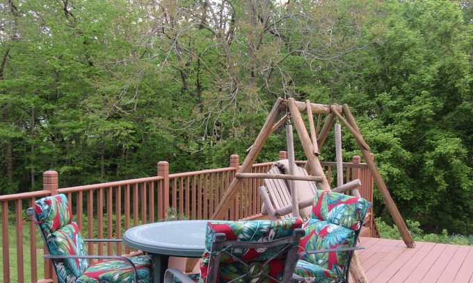 Burlington Bed & Breakfast | Bear's Den @ Squirrel's Nest B&B, LLC
