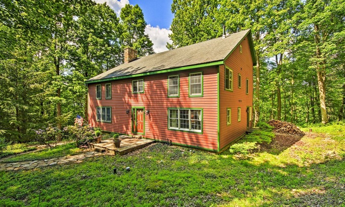 Acme Cabin | Bear's Eye View' - Mountain Retreat w/Hot Tub!